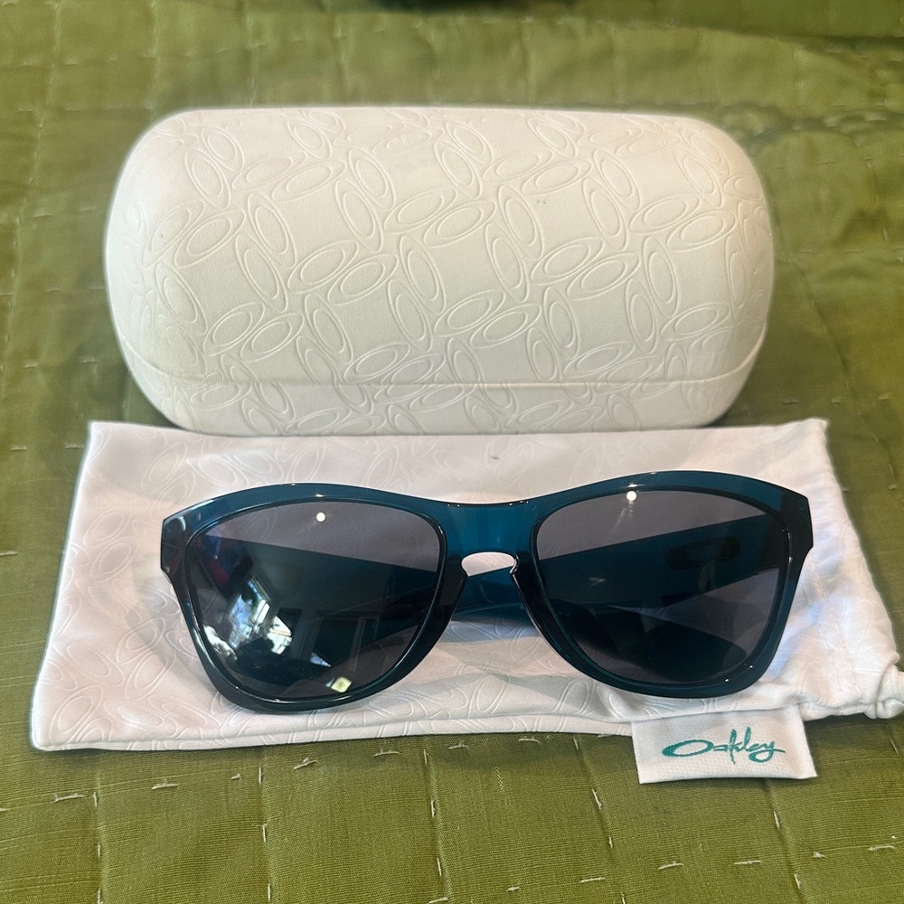 Oakley Jupiter Stylish Blue Sunglasses